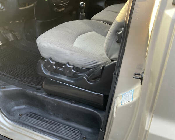 Серый Хендай H-1, объемом двигателя 2.48 л и пробегом 311 тыс. км за 5799 $, фото 20 на Automoto.ua