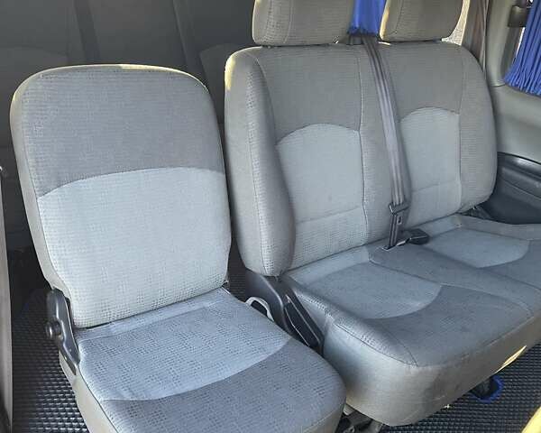 Серый Хендай H-1, объемом двигателя 2.5 л и пробегом 318 тыс. км за 7300 $, фото 8 на Automoto.ua