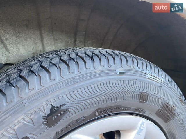 Серый Хендай H-1, объемом двигателя 2.48 л и пробегом 311 тыс. км за 5799 $, фото 37 на Automoto.ua