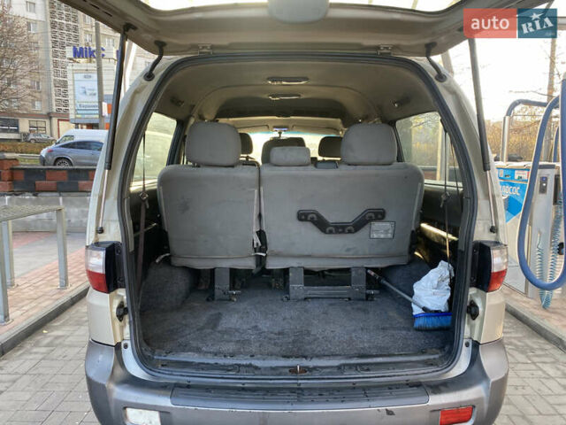 Серый Хендай H-1, объемом двигателя 2.48 л и пробегом 311 тыс. км за 5799 $, фото 24 на Automoto.ua