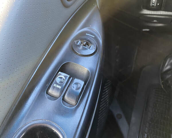 Серый Хендай H-1, объемом двигателя 2.48 л и пробегом 311 тыс. км за 5799 $, фото 13 на Automoto.ua