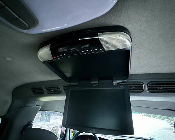 Серый Хендай H-1, объемом двигателя 2.35 л и пробегом 313 тыс. км за 8000 $, фото 19 на Automoto.ua