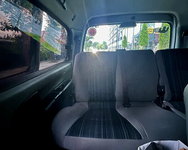 Серый Хендай H-1, объемом двигателя 2.35 л и пробегом 313 тыс. км за 8000 $, фото 21 на Automoto.ua