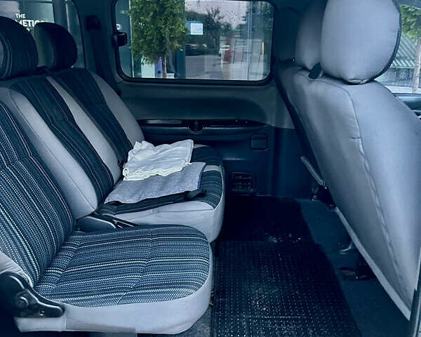 Серый Хендай H-1, объемом двигателя 2.35 л и пробегом 313 тыс. км за 8000 $, фото 17 на Automoto.ua