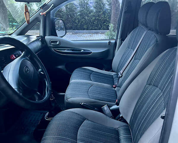 Серый Хендай H-1, объемом двигателя 2.35 л и пробегом 313 тыс. км за 8000 $, фото 15 на Automoto.ua