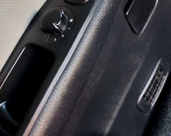 Серый Хендай H-1, объемом двигателя 2.35 л и пробегом 166 тыс. км за 6350 $, фото 9 на Automoto.ua