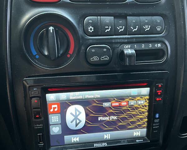 Серый Хендай H-1, объемом двигателя 2.35 л и пробегом 313 тыс. км за 8000 $, фото 10 на Automoto.ua