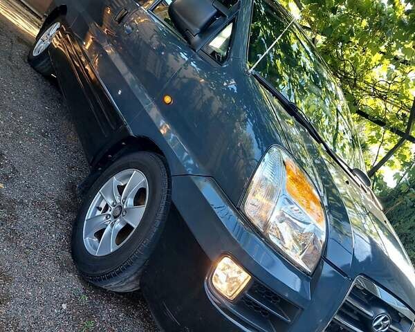 Серый Хендай H-1, объемом двигателя 2.35 л и пробегом 166 тыс. км за 6350 $, фото 21 на Automoto.ua