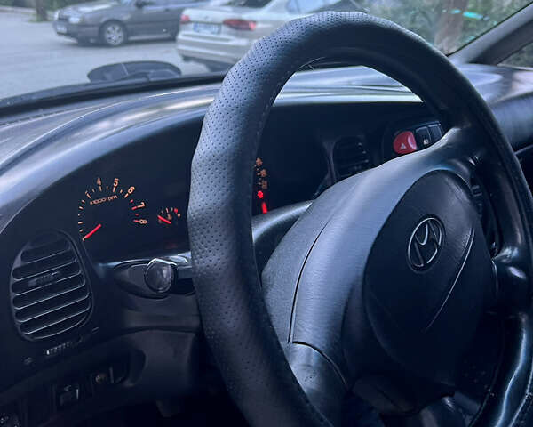 Серый Хендай H-1, объемом двигателя 2.35 л и пробегом 313 тыс. км за 8000 $, фото 13 на Automoto.ua