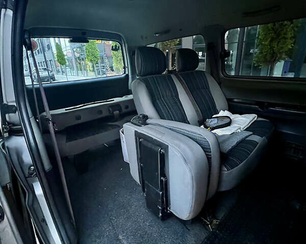 Серый Хендай H-1, объемом двигателя 2.35 л и пробегом 313 тыс. км за 8000 $, фото 18 на Automoto.ua