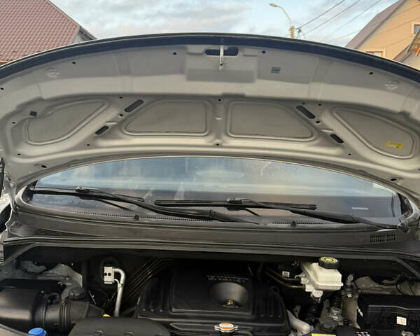 Сірий Хендай H-1, об'ємом двигуна 2.5 л та пробігом 2 тис. км за 6700 $, фото 23 на Automoto.ua