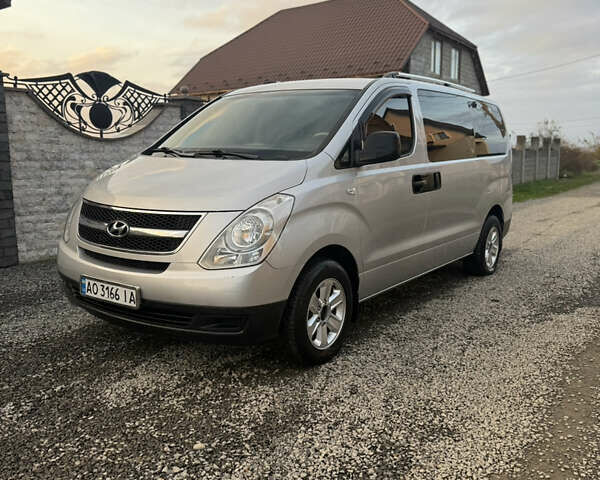 Сірий Хендай H-1, об'ємом двигуна 2.5 л та пробігом 265 тис. км за 6900 $, фото 20 на Automoto.ua