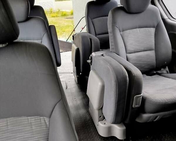 Сірий Хендай H-1, об'ємом двигуна 2.36 л та пробігом 554 тис. км за 6200 $, фото 5 на Automoto.ua
