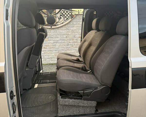 Сірий Хендай H-1, об'ємом двигуна 2.5 л та пробігом 265 тис. км за 6900 $, фото 9 на Automoto.ua