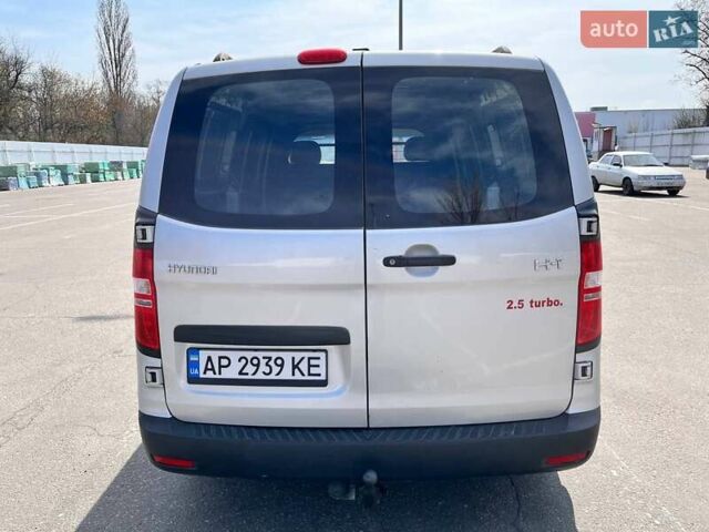Серый Хендай H-1, объемом двигателя 2.5 л и пробегом 270 тыс. км за 6800 $, фото 3 на Automoto.ua
