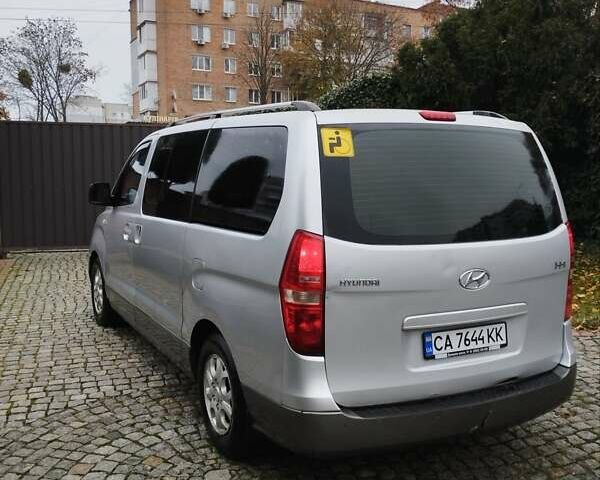 Серый Хендай H-1, объемом двигателя 2.5 л и пробегом 324 тыс. км за 7999 $, фото 8 на Automoto.ua