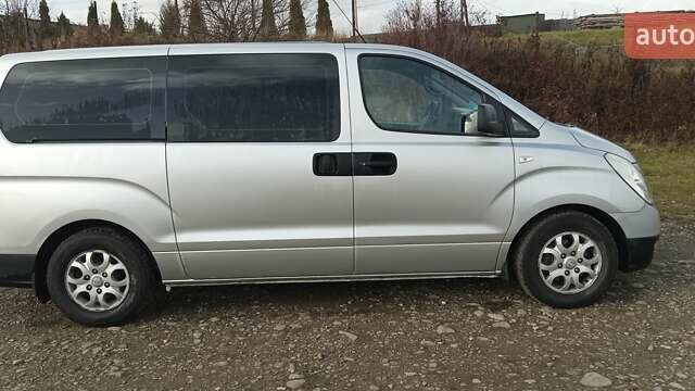 Серый Хендай H-1, объемом двигателя 2.5 л и пробегом 311 тыс. км за 8700 $, фото 25 на Automoto.ua