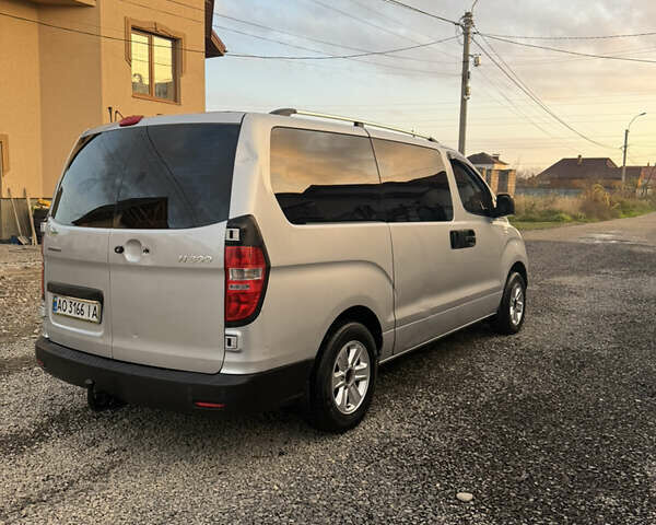 Сірий Хендай H-1, об'ємом двигуна 2.5 л та пробігом 265 тис. км за 6900 $, фото 18 на Automoto.ua