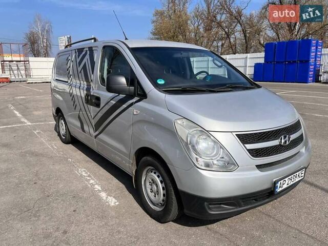 Серый Хендай H-1, объемом двигателя 2.5 л и пробегом 270 тыс. км за 6800 $, фото 6 на Automoto.ua
