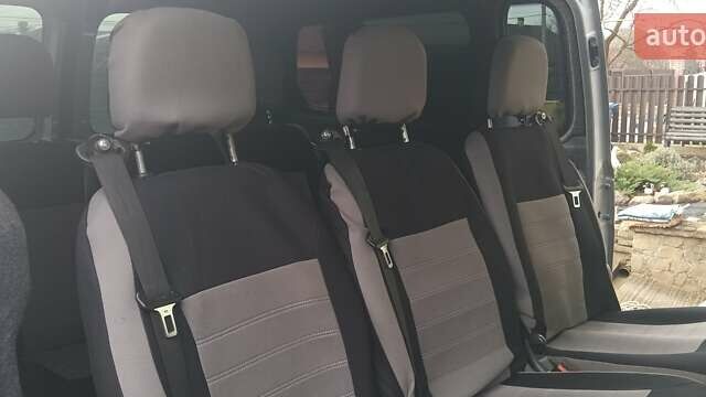 Серый Хендай H-1, объемом двигателя 2.5 л и пробегом 311 тыс. км за 8700 $, фото 13 на Automoto.ua