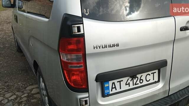 Серый Хендай H-1, объемом двигателя 2.5 л и пробегом 311 тыс. км за 8700 $, фото 27 на Automoto.ua