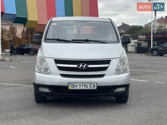 Серый Хендай H-1, объемом двигателя 2.5 л и пробегом 250 тыс. км за 8200 $, фото 8 на Automoto.ua