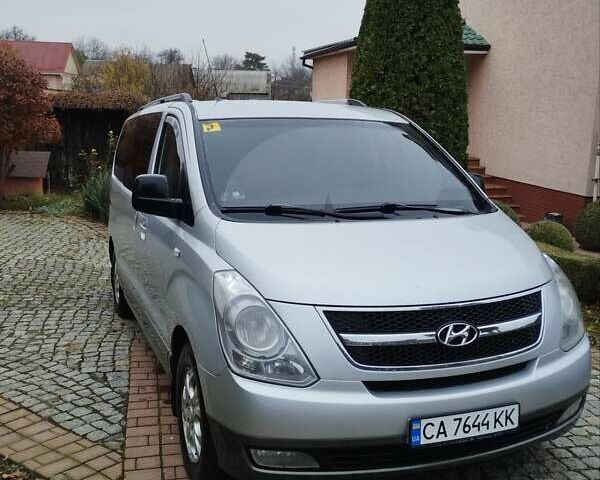 Серый Хендай H-1, объемом двигателя 2.5 л и пробегом 324 тыс. км за 7999 $, фото 6 на Automoto.ua