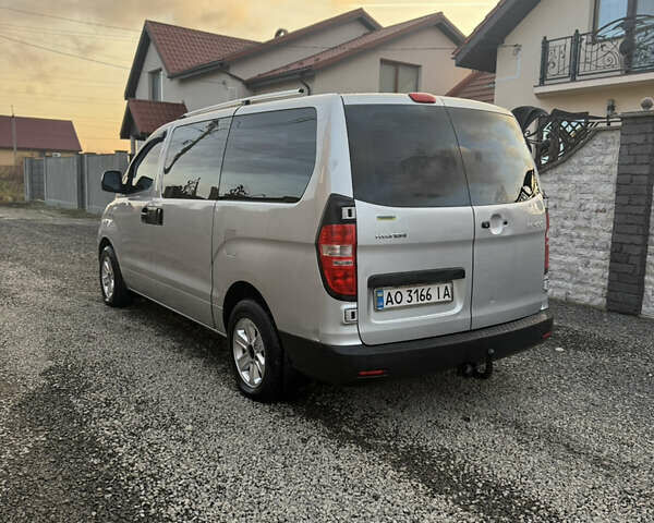 Сірий Хендай H-1, об'ємом двигуна 2.5 л та пробігом 265 тис. км за 6900 $, фото 5 на Automoto.ua