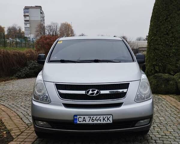 Серый Хендай H-1, объемом двигателя 2.5 л и пробегом 324 тыс. км за 7999 $, фото 5 на Automoto.ua