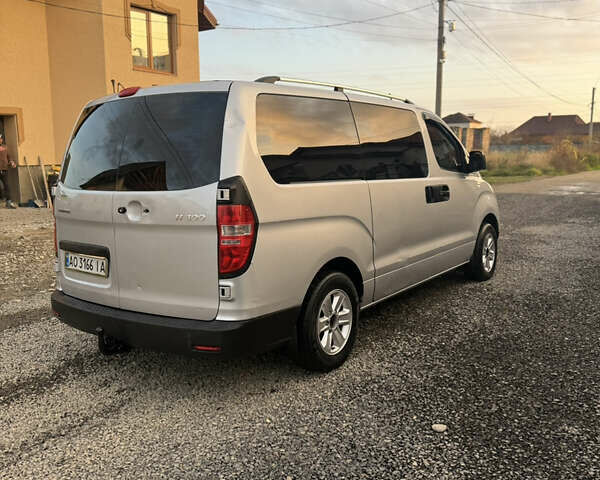 Сірий Хендай H-1, об'ємом двигуна 2.5 л та пробігом 265 тис. км за 6900 $, фото 4 на Automoto.ua