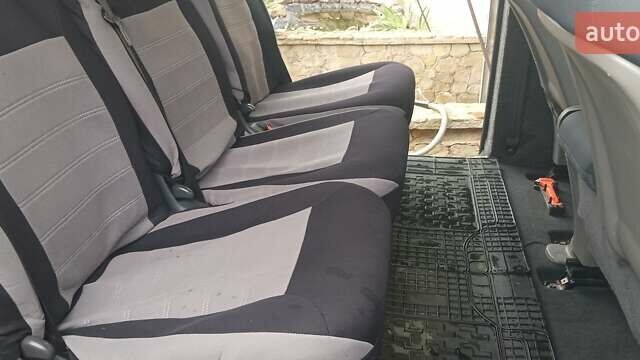 Серый Хендай H-1, объемом двигателя 2.5 л и пробегом 311 тыс. км за 8700 $, фото 14 на Automoto.ua