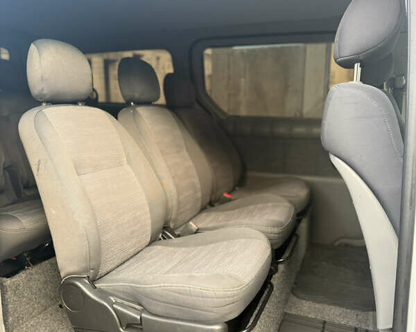 Сірий Хендай H-1, об'ємом двигуна 2.5 л та пробігом 2 тис. км за 6700 $, фото 17 на Automoto.ua