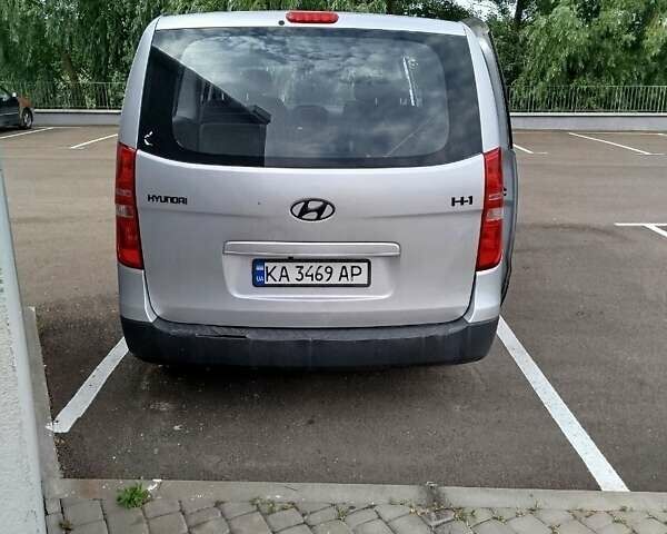 Сірий Хендай H-1, об'ємом двигуна 2.36 л та пробігом 554 тис. км за 6200 $, фото 10 на Automoto.ua