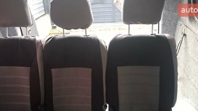 Серый Хендай H-1, объемом двигателя 2.5 л и пробегом 311 тыс. км за 8700 $, фото 1 на Automoto.ua