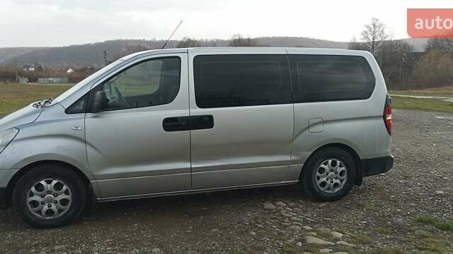 Серый Хендай H-1, объемом двигателя 2.5 л и пробегом 311 тыс. км за 8700 $, фото 24 на Automoto.ua