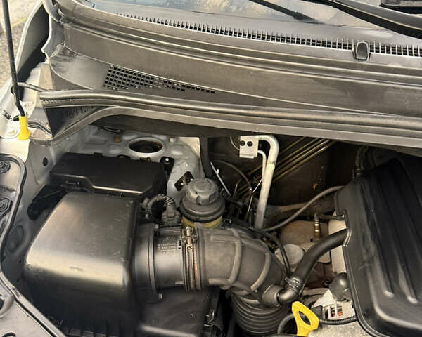 Сірий Хендай H-1, об'ємом двигуна 2.5 л та пробігом 265 тис. км за 6900 $, фото 15 на Automoto.ua