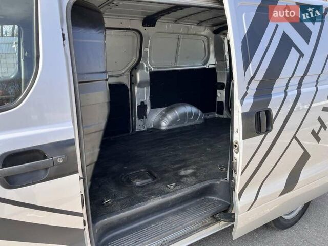 Серый Хендай H-1, объемом двигателя 2.5 л и пробегом 270 тыс. км за 6800 $, фото 11 на Automoto.ua