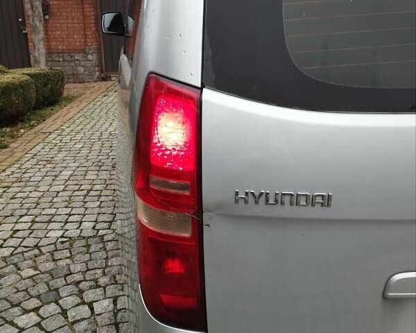 Серый Хендай H-1, объемом двигателя 2.5 л и пробегом 324 тыс. км за 7999 $, фото 12 на Automoto.ua