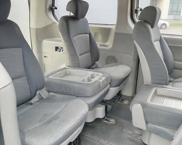 Сірий Хендай H-1, об'ємом двигуна 2.36 л та пробігом 554 тис. км за 6200 $, фото 7 на Automoto.ua