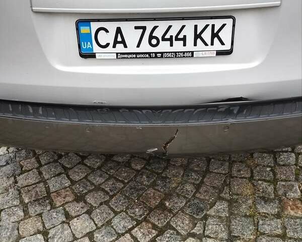 Серый Хендай H-1, объемом двигателя 2.5 л и пробегом 324 тыс. км за 7999 $, фото 9 на Automoto.ua