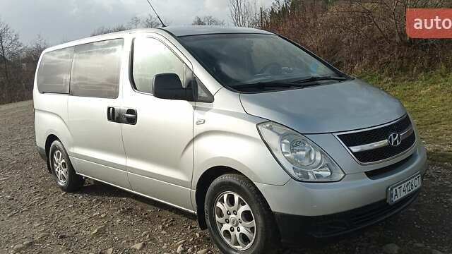 Серый Хендай H-1, объемом двигателя 2.5 л и пробегом 311 тыс. км за 8700 $, фото 19 на Automoto.ua