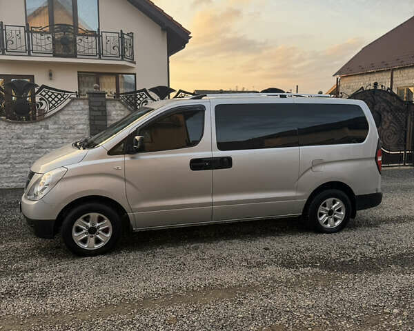 Сірий Хендай H-1, об'ємом двигуна 2.5 л та пробігом 265 тис. км за 6900 $, фото 19 на Automoto.ua