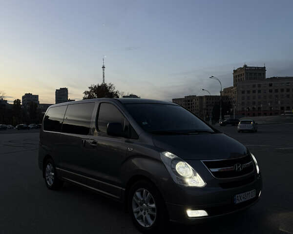 Серый Хендай H-1, объемом двигателя 2.5 л и пробегом 219 тыс. км за 11000 $, фото 10 на Automoto.ua