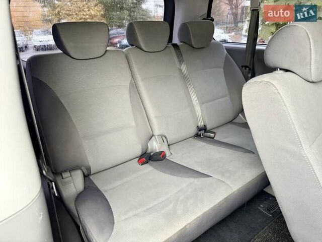 Серый Хендай H-1, объемом двигателя 2.5 л и пробегом 219 тыс. км за 11000 $, фото 10 на Automoto.ua