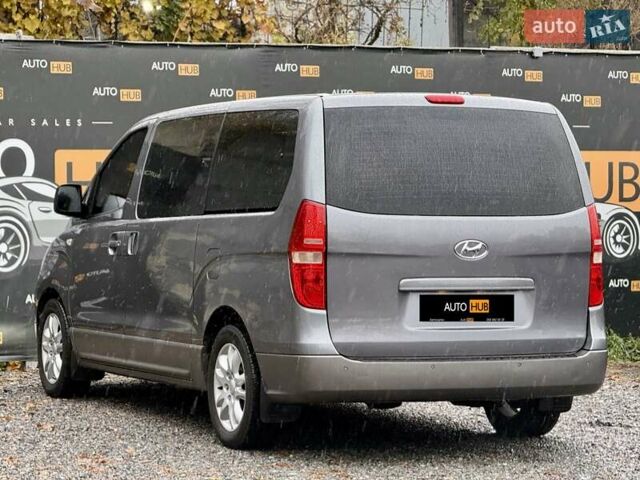 Серый Хендай H-1, объемом двигателя 2.5 л и пробегом 219 тыс. км за 11000 $, фото 5 на Automoto.ua