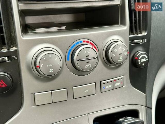 Серый Хендай H-1, объемом двигателя 2.5 л и пробегом 219 тыс. км за 11000 $, фото 17 на Automoto.ua