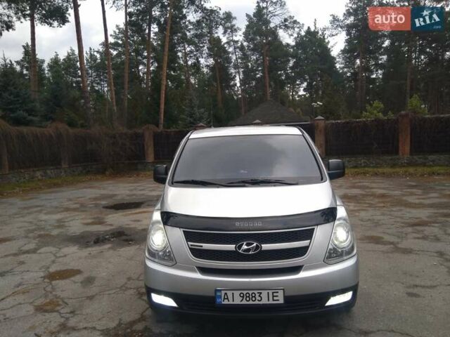 Серый Хендай H-1, объемом двигателя 0 л и пробегом 245 тыс. км за 8700 $, фото 1 на Automoto.ua