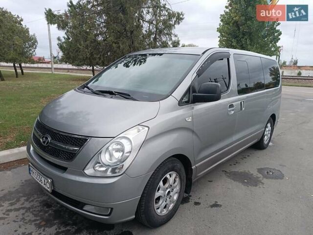 Сірий Хендай H-1, об'ємом двигуна 2.5 л та пробігом 334 тис. км за 11500 $, фото 9 на Automoto.ua
