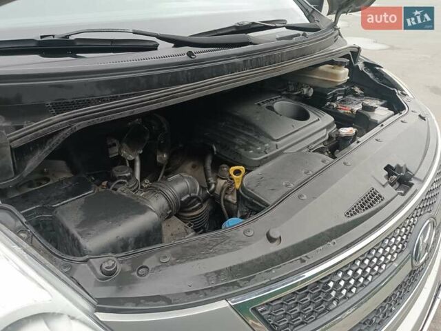 Сірий Хендай H-1, об'ємом двигуна 2.5 л та пробігом 334 тис. км за 11500 $, фото 10 на Automoto.ua
