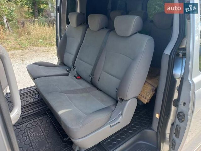 Сірий Хендай H-1, об'ємом двигуна 2.5 л та пробігом 276 тис. км за 12300 $, фото 12 на Automoto.ua